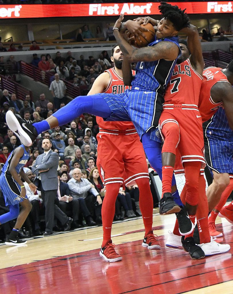 公牛碾压青岛队,麦科勒姆状态火热 公牛碾压青岛队,麦科勒姆状态火热