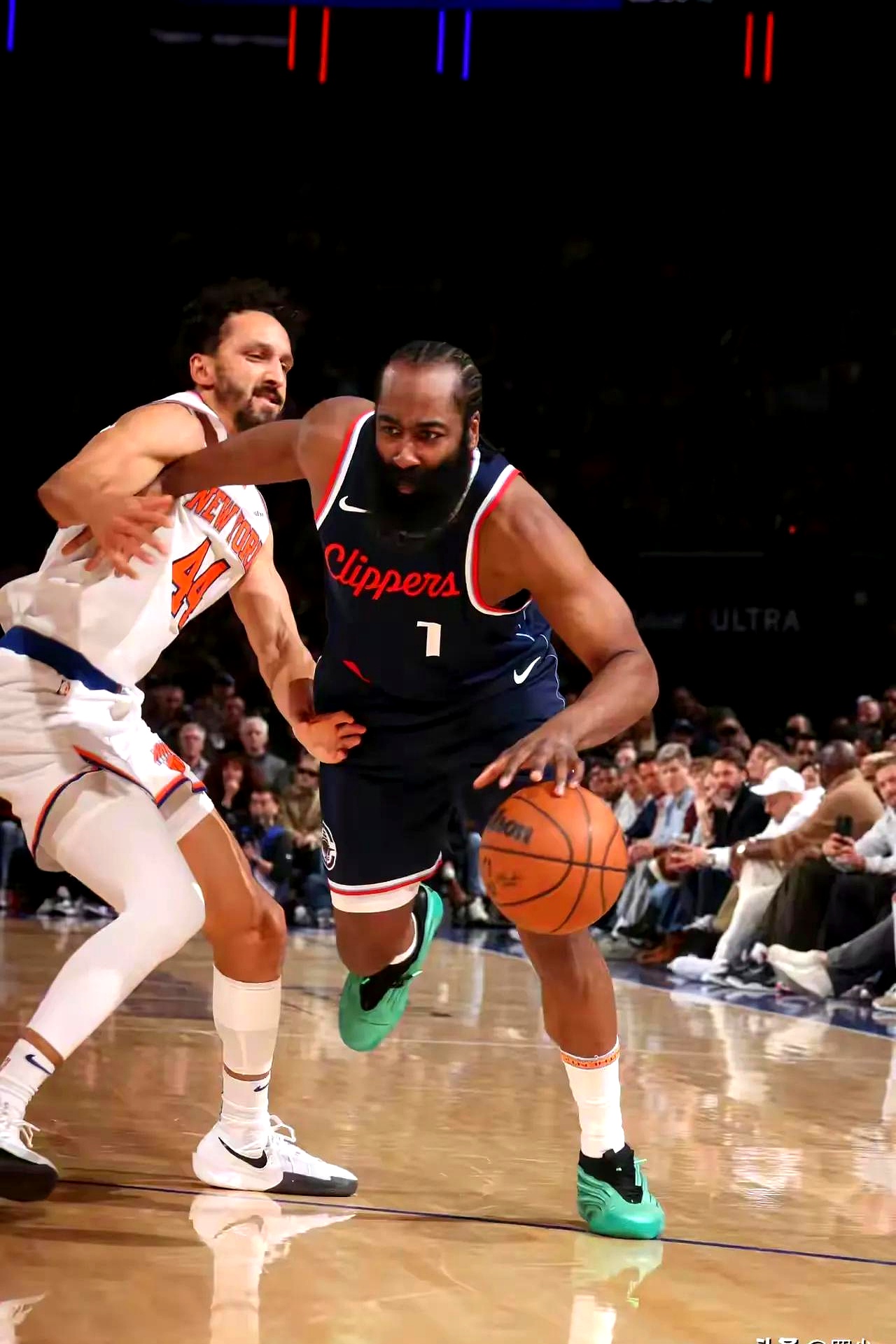 雄鹿翻盘天津队,哈登统治全场 雄鹿翻盘天津队,哈登统治全场