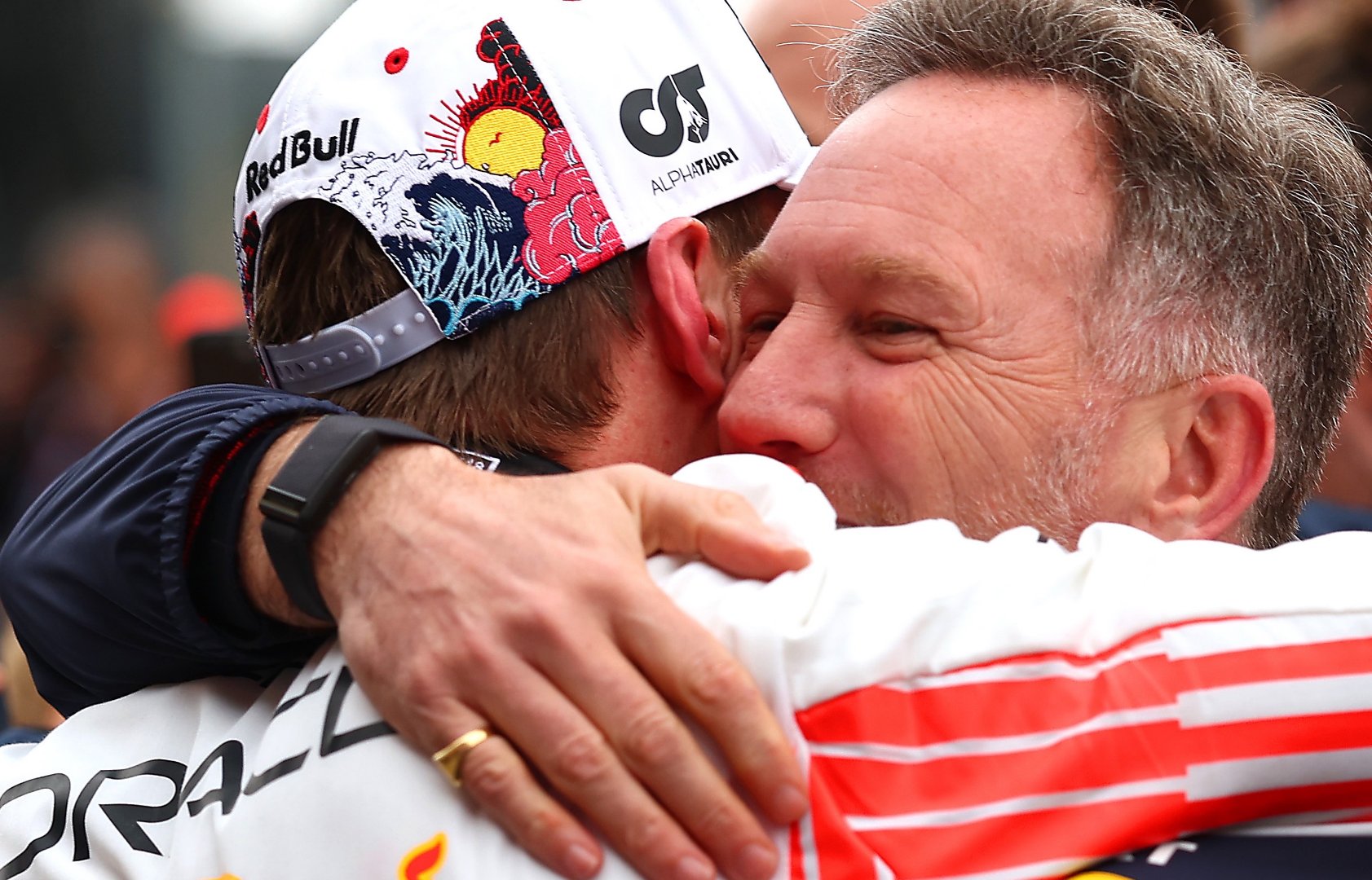 索伯车队鏖战哈斯车队,塞恩斯带队取胜 索伯车队鏖战哈斯车队,塞恩斯带队取胜