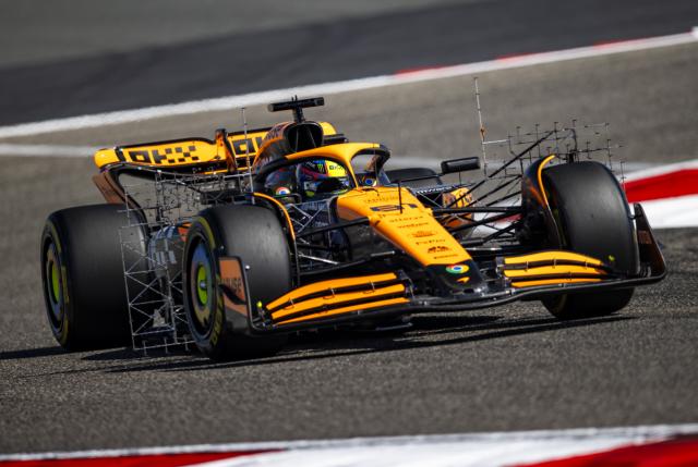 索伯车队鏖战哈斯车队,塞恩斯带队取胜 索伯车队鏖战哈斯车队,塞恩斯带队取胜