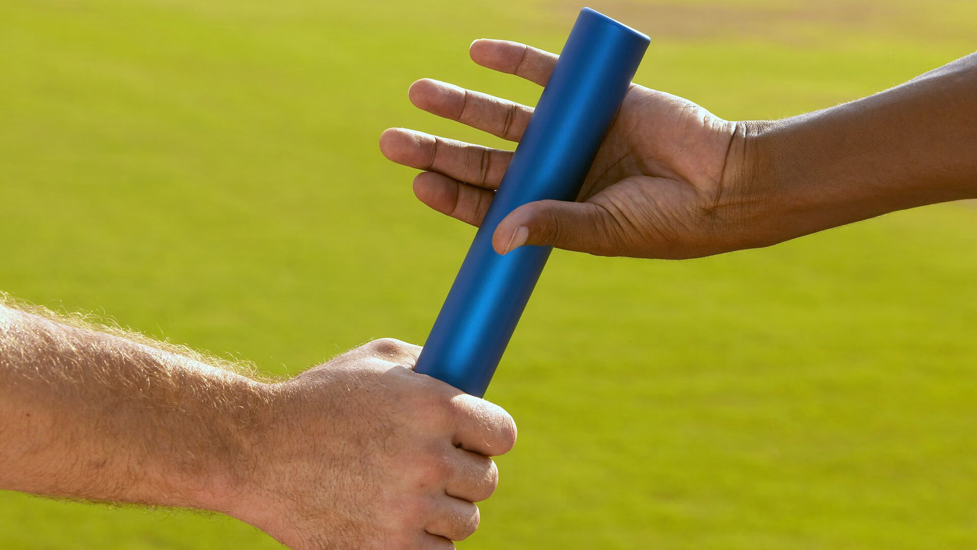 同一日,两片球场,绝杀与接管背后,人类可能性的微光