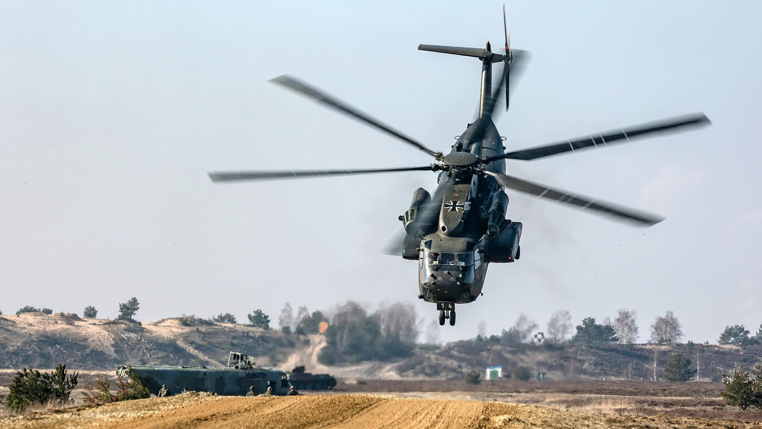 迪巴拉爆发助波兰险胜几内亚,欧洲豪强与非洲新贵的巅峰对决